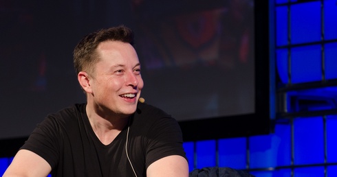 Elon Musk sfinalizował przejęcie Twittera. Byli szefowie wyprowadzeni z siedziby firmy
