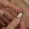 Wojewoda uspokaja: szczepionki nie zagrażają życiu