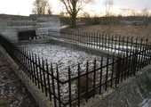Pomnik ofiar zamordowanych przez Niemców za pomoc Żydom w Starym Ciepielowie