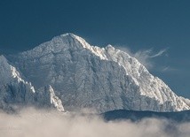 Tatry: Turystka spadła z grani ze śnieżnym nawisem