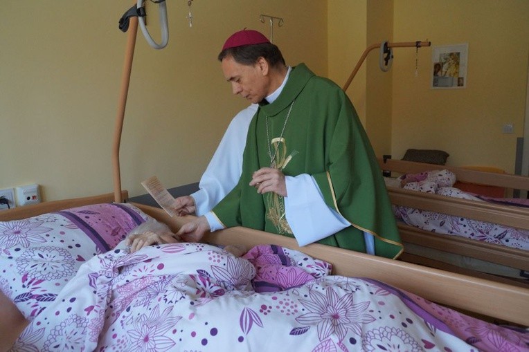 Biskup w hospicjum Ojca Pio