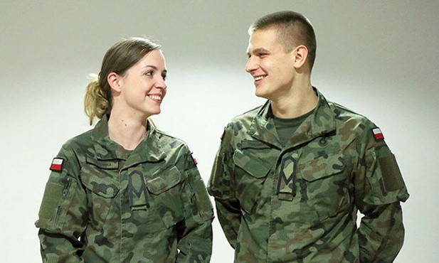 Anna i Tomasz są zaangażowani  w duszpasterstwo akademickie „Nieśmiertelni”.  Bóg odgrywa bardzo ważną rolę w ich w życiu.