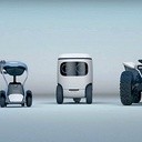 Drużyna robotów Hondy 3E w komplecie. Od lewej: przyjazny A18, usłużny B18, sprytny C18 i silny D18