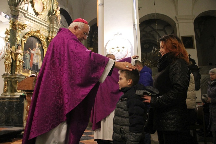 Środa Popielcowa w łowickiej katedrze