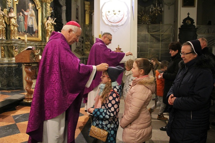 Środa Popielcowa w łowickiej katedrze