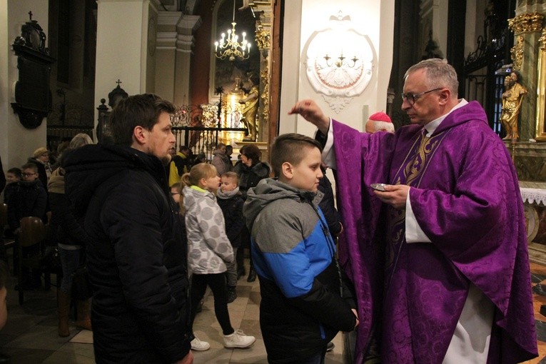 Środa Popielcowa w łowickiej katedrze