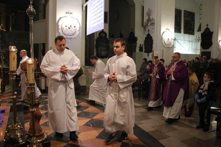 Środa Popielcowa w łowickiej katedrze