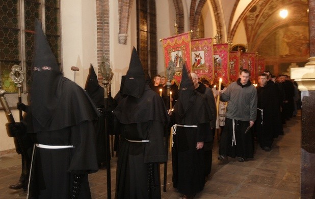 Wyjątkowe nabożeństwa Arcybractwa Męki Pańskiej 