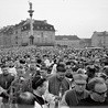 	Przejście przedstawicieli Episkopatu Polski z kościoła św. Anny na centralną uroczystość milenijną w katedrze warszawskiej  – 24 czerwca 1966 roku.