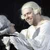 Przemysław Stippa  jako Robespierre i Oskar Hamerski w roli Dantona w na pozór przyjacielskiej dyskusji.