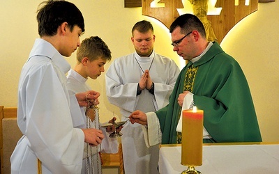 Centralnym punktem dnia była Msza św. Eucharystii przewodniczy ks. Michał Michnicki.