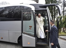 Papież przybywa na rekolekcje