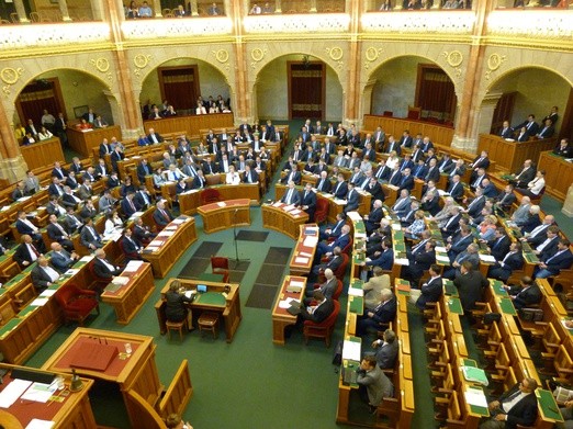 Parlament węgierski przyjął rezolucję o poparciu Polski