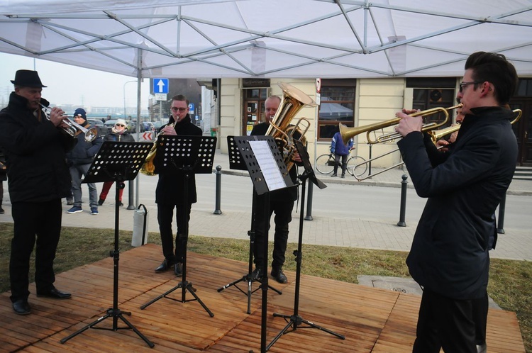 Pomnik Juliusza Lea Cz. 2