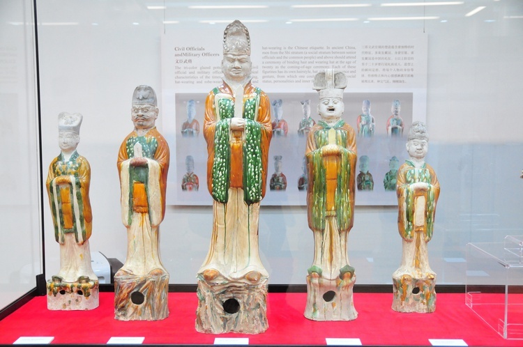 Figurki z czasów dynastii Tang na wystawie w Lublinie