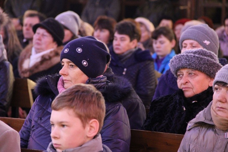 Poświęcenie witraży w Siedliskach Tuchowskich