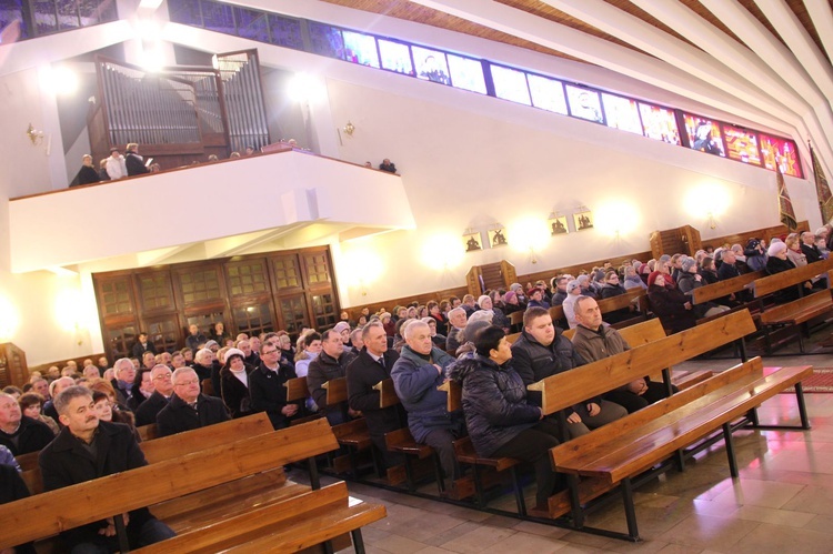 Poświęcenie witraży w Siedliskach Tuchowskich