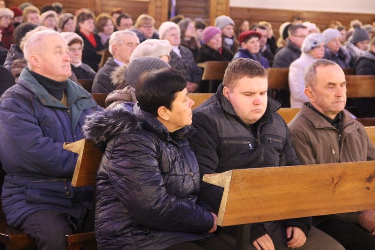 Poświęcenie witraży w Siedliskach Tuchowskich