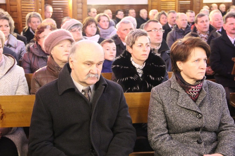 Poświęcenie witraży w Siedliskach Tuchowskich