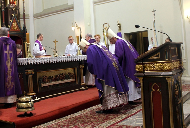 Podziękowanie bp. Andrzejowi Iwaneckiemu 