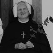 Siostra Benita podczas uroczystego wprowadzenia relikwii św. Rity do parafii Miłosierdzia Bożego i św. s. Faustyny przy ul. Żytniej