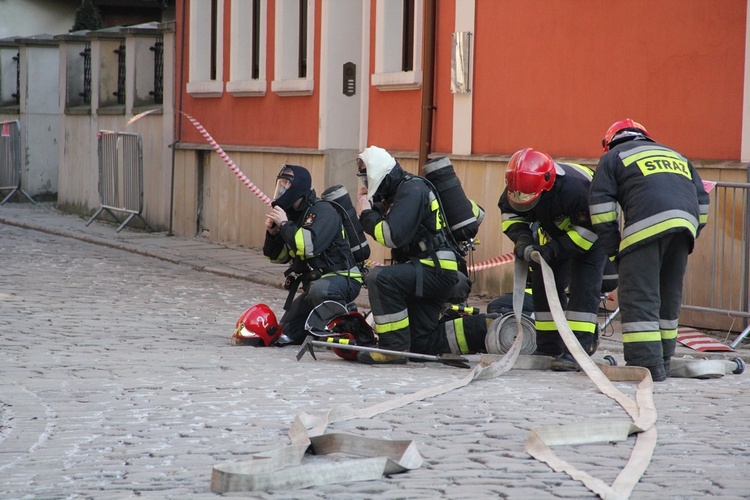 Ćwiczenia służb ratowniczych na Ostrowie Tumskim