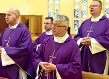Obrady duchownych rozpoczęła Msza św. w kaplicy seminaryjnej.
