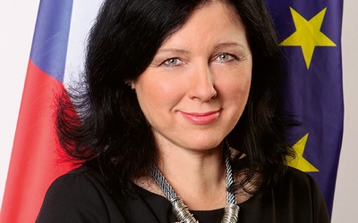Komisarz ds. sprawiedliwości Vĕra Jourová pracuje nad powiązaniem kwestii przestrzegania praworządności przez kraje UE z wypłatą unijnych funduszy.