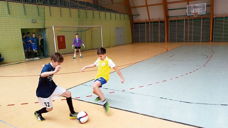 Halówka cieszy się największą popularnością powśród wszystkich rozgrywek sportowych diecezji legnickiej.