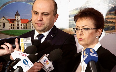 Konferencja prasowa z udziałem Jolanty Kociuby i Przemysława Rękasa.
