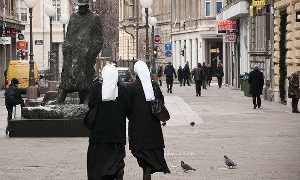 Dziennik watykański o wyzyskiwaniu sióstr zakonnych w Kościele