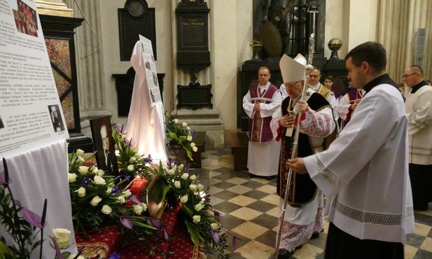 Bp Pietraszko bliżej ołtarzy