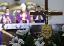 46-letniego kapłana pożegnano w kościele parafialnym pw. Podwyższenia Krzyża Świętego w Wałbrzychu.