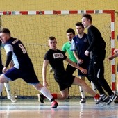 Na boisku zawodnicy dawali z siebie wszystko, a bramka zdawała się być często zamurowana