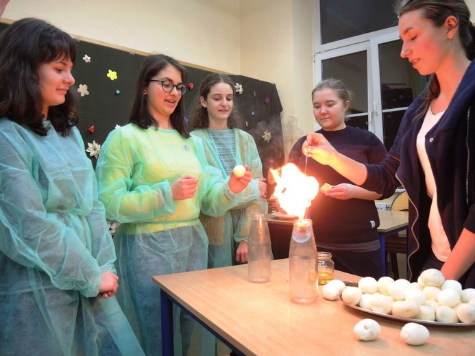 Piąta "Noc doświadczeń" w szkołach ZCBM