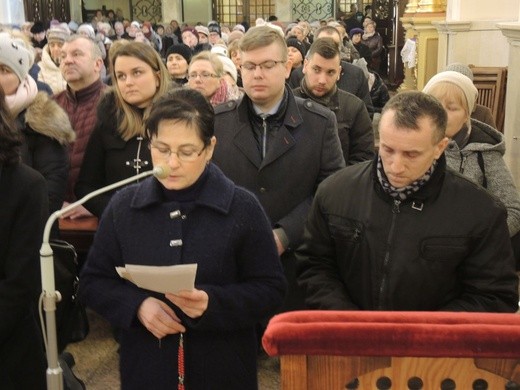Róże rodziców za dzieci w Hałcnowie