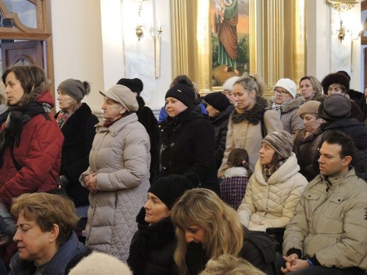 Róże rodziców za dzieci w Hałcnowie