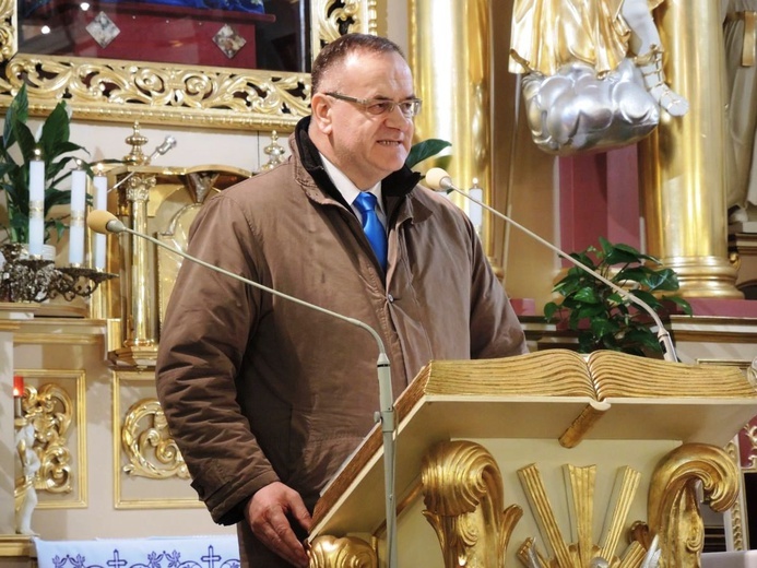Róże rodziców za dzieci w Hałcnowie