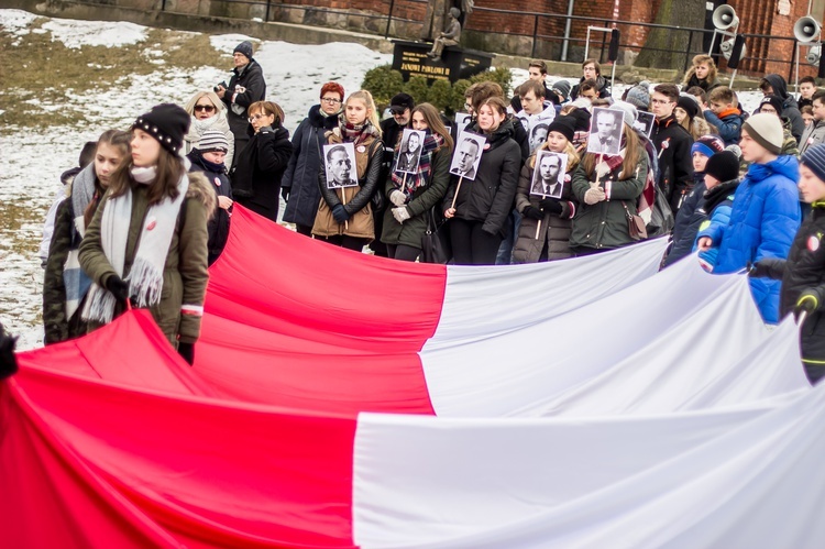 Cześć i chwała bohaterom