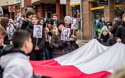 Cześć i chwała bohaterom