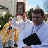 W ubiegłym roku - procesja do kościoła w Luszowicach