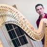 Oleg Wayner  naprawy harf uczył się w Katowicach u Antoniego Gralaka, czołowego polskiego znawcy tego instrumentu,  i po latach zastąpił go w tej pracy. 