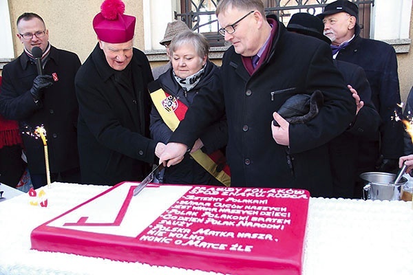 Na torcie znalazły się wszystkie wygłoszone przed 80 laty prawdy. 