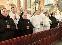 Od zeszłej soboty w naszej diecezji  jest już prawie  300 szafarzy.