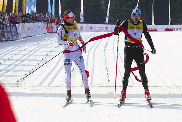 Jiří Ročárek (z prawej) i Jan Antolec stoczyli na finiszu pasjonującą walkę. Wygrał Czech.