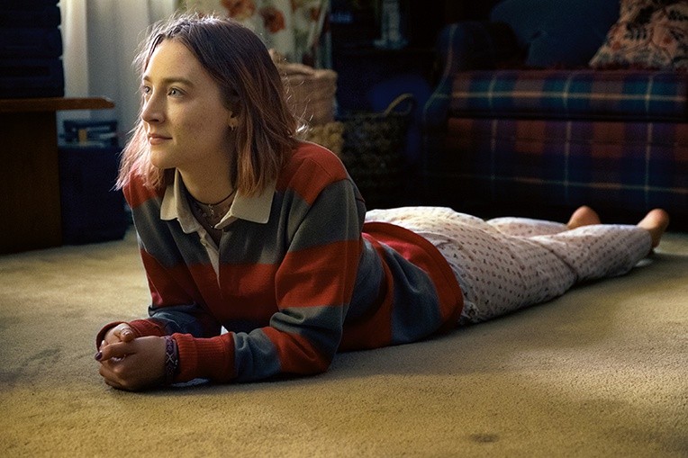 Saoirse Ronan jako Christine „Lady Bird” McPherson w filmie  Grety Gerwig.