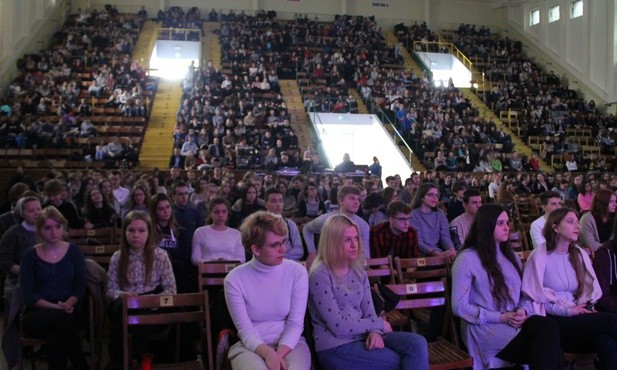 Fiolet, kosiarka, masaż serca i esemesy