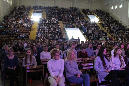 Fiolet, kosiarka, masaż serca i esemesy