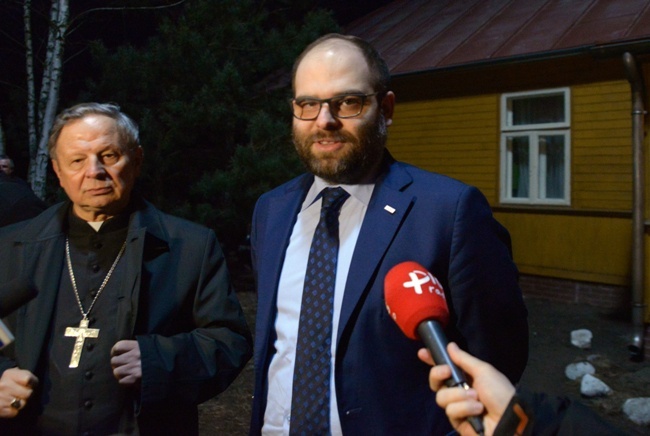 Minister i ordynariusz na planie "Klechy"