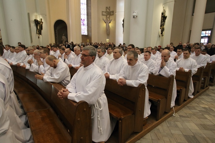 Nowo ustanowieni Nadzwyczajni Szafarze Komunii Świętej